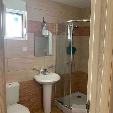 Apartament Cozy With Private Garage - Walk To Center *