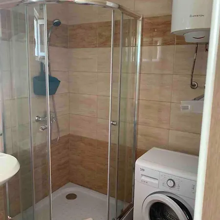 Apartament Cozy With Private Garage - Walk To Center