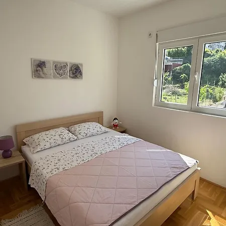 Cozy With Private Garage - Walk To Center * Budva