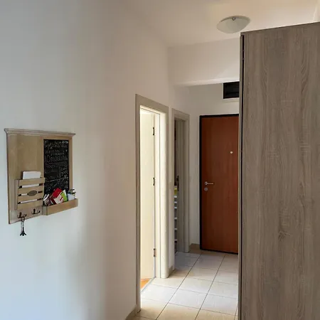 Lägenhet Cozy With Private Garage - Walk To Center